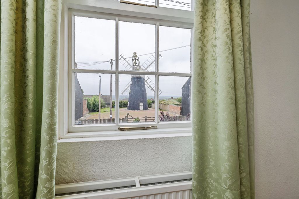 Property photo 2 of 19 Bedroom View