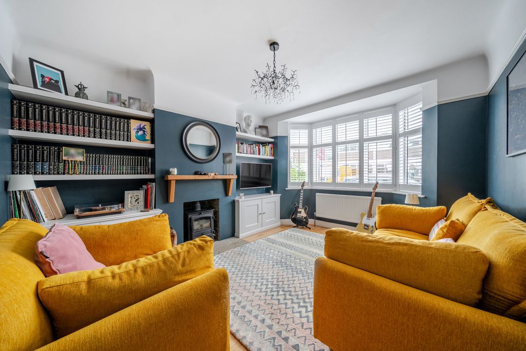 Property photo 2 of 19 Sitting Room