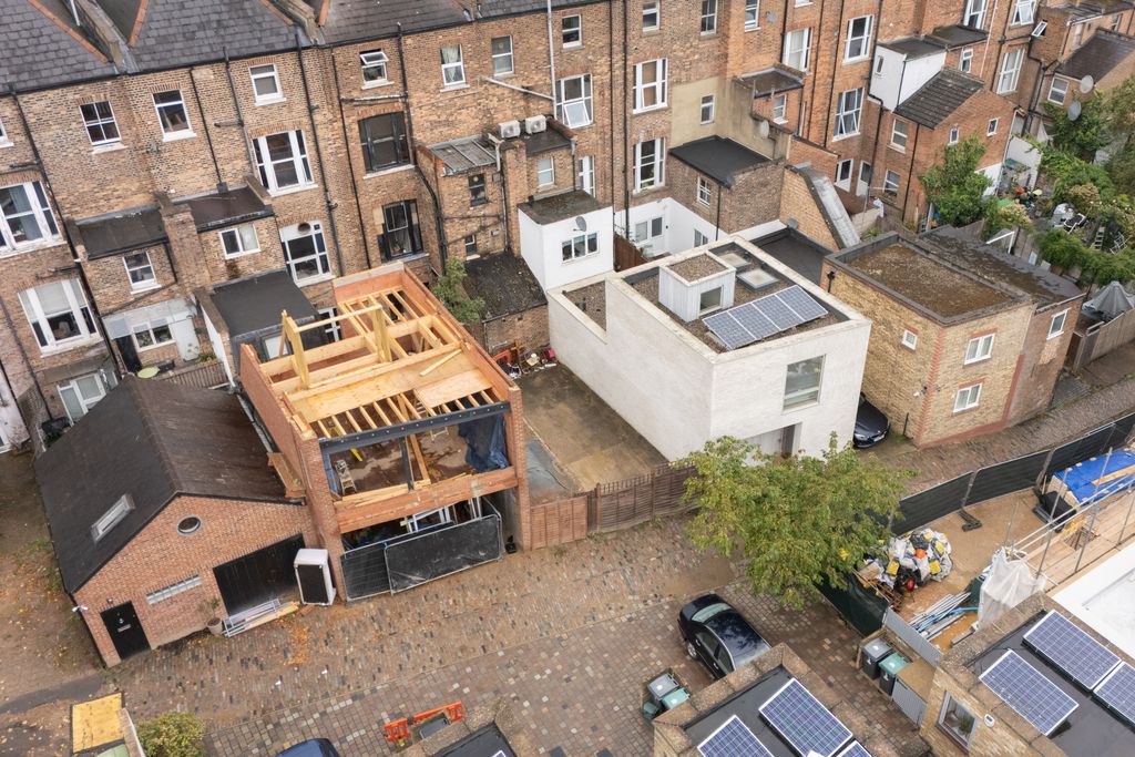 Property photo 2 of 11 Land To The Rear Of 178 Archway Road, Highgate, London, N6 5Bb