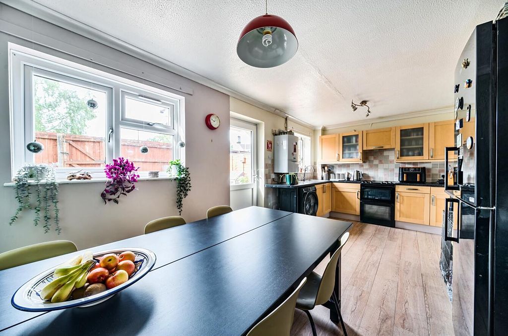 Property photo 2 of 25 Seddons Tiverton