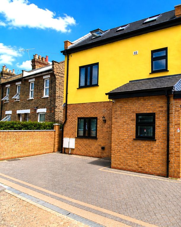 Property photo 1 of 12 5356381