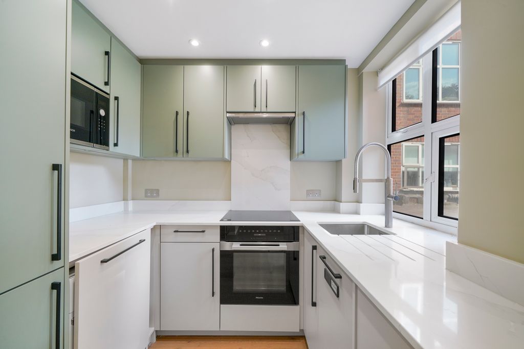 Property photo 2 of 8 Flat 196, Park West - H0Oesxrwyygjczjc303G.Jpg