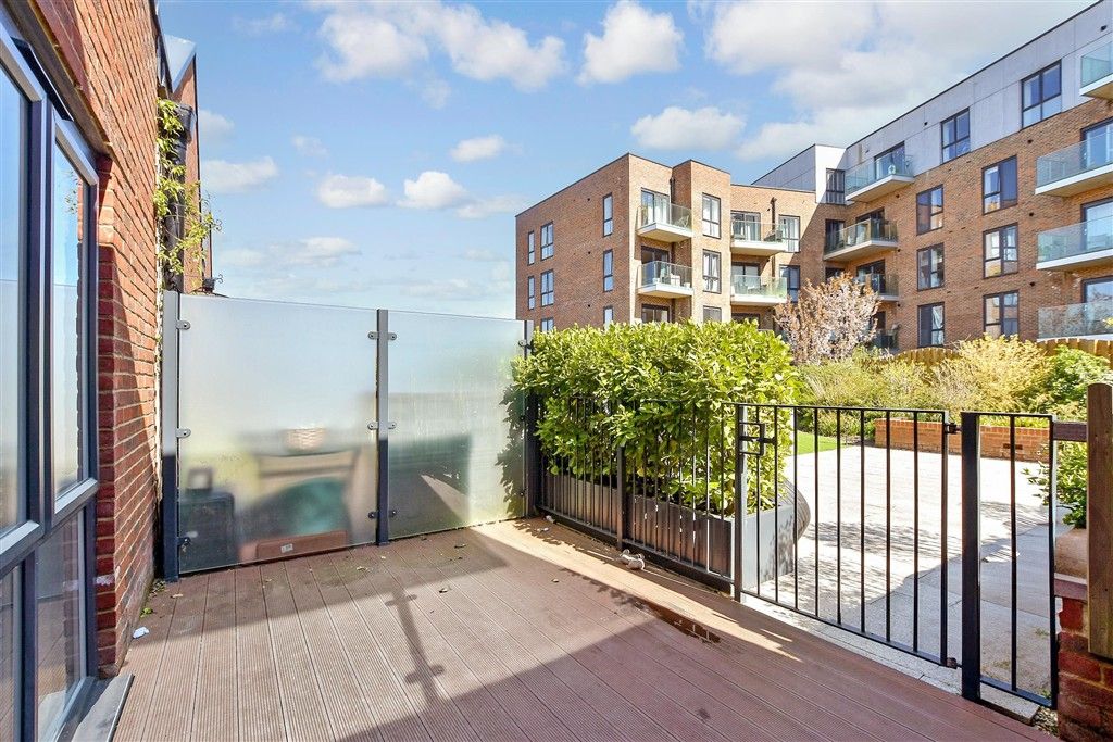 Property photo 1 of 13 Patio / Decking