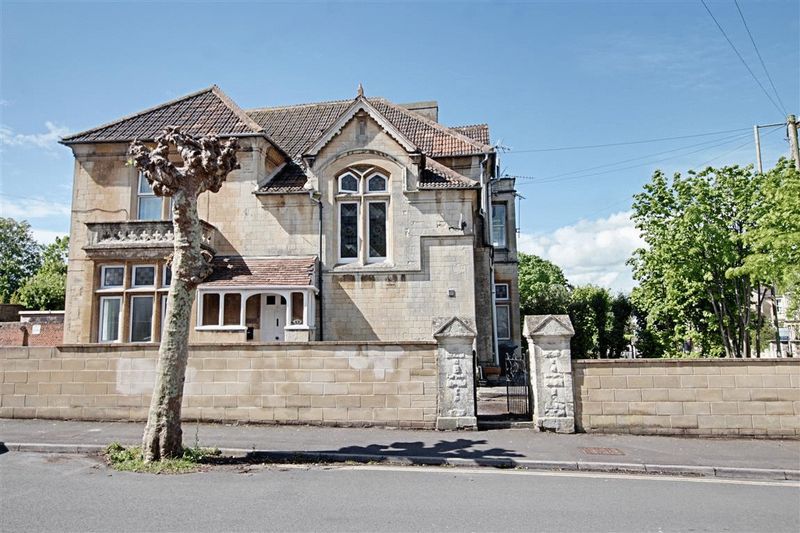 Property photo 1 of 7 Photo 6