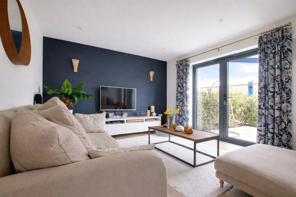 Property photo 2 of 21