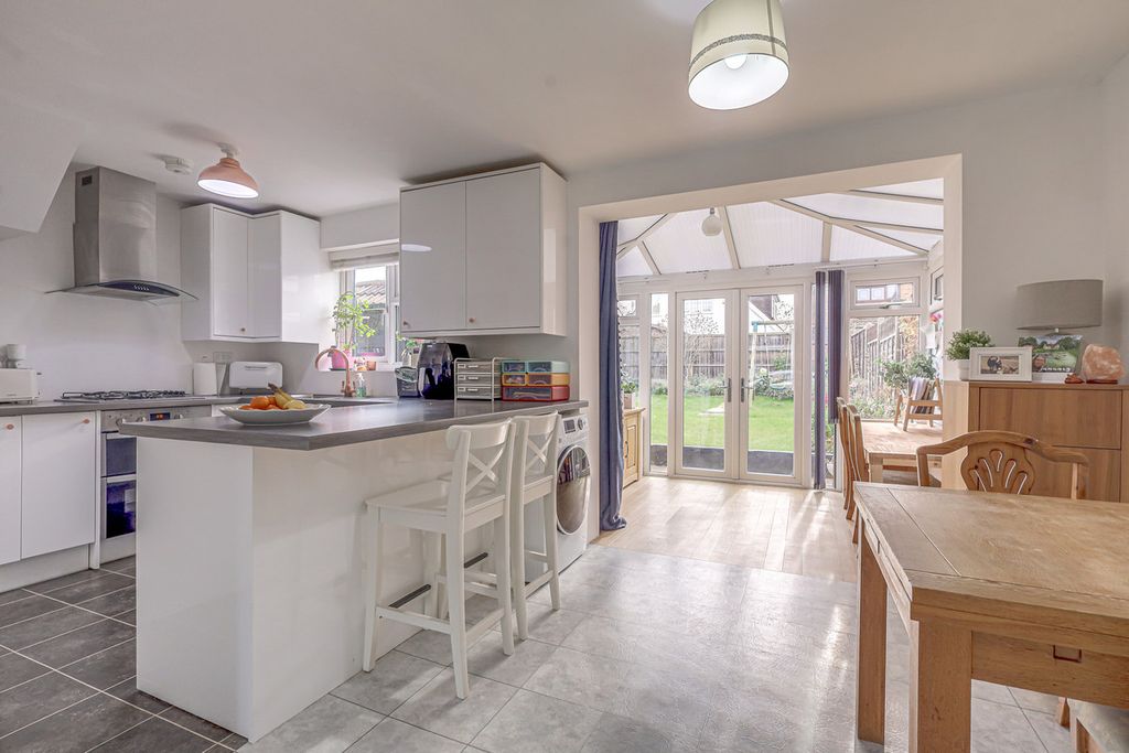 Property photo 2 of 22