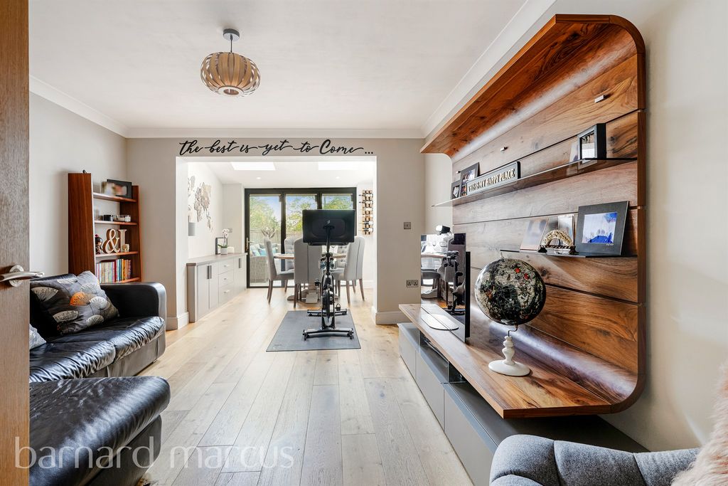 Property photo 3 of 11