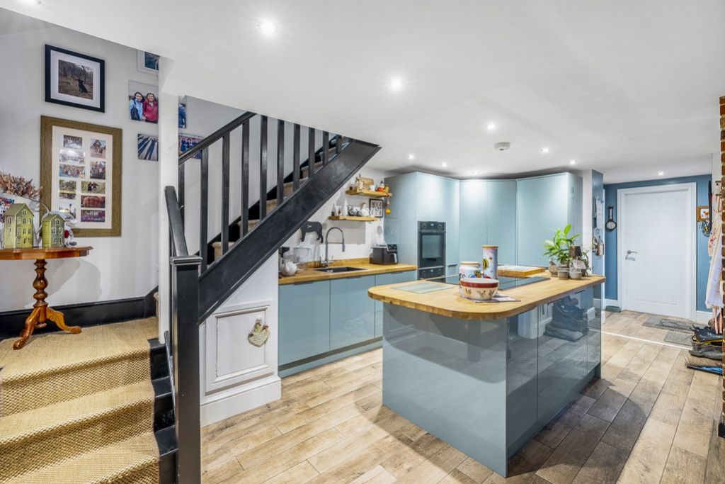 Property photo 3 of 22 Flat 6 9 Cross O'cliff Hill-11