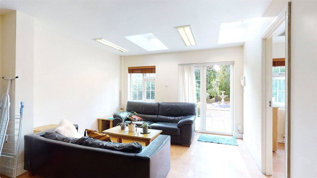 Property photo 2 of 17 Picture No. 02