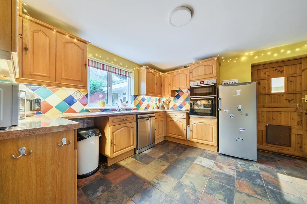 Property photo 3 of 20 Kitchen