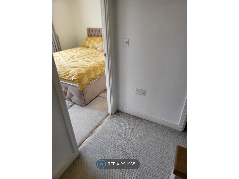 Property photo 3 of 21 Bedroom 1