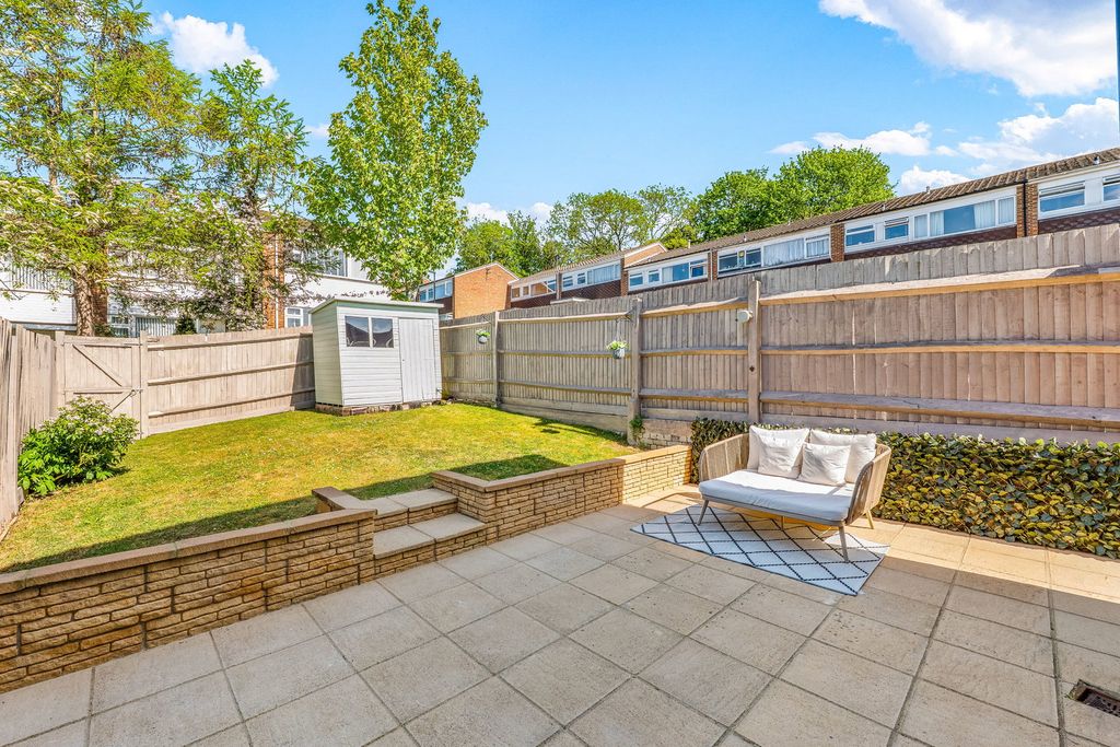 Property photo 2 of 27
