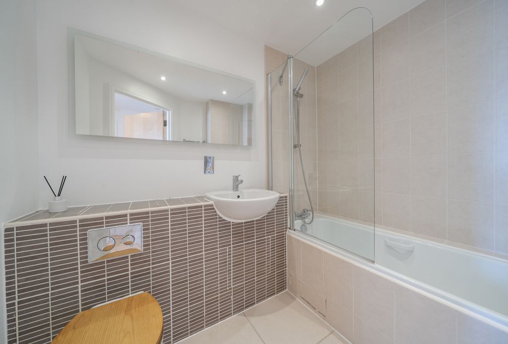 Property photo 3 of 13 1471066-11-6A1d85...