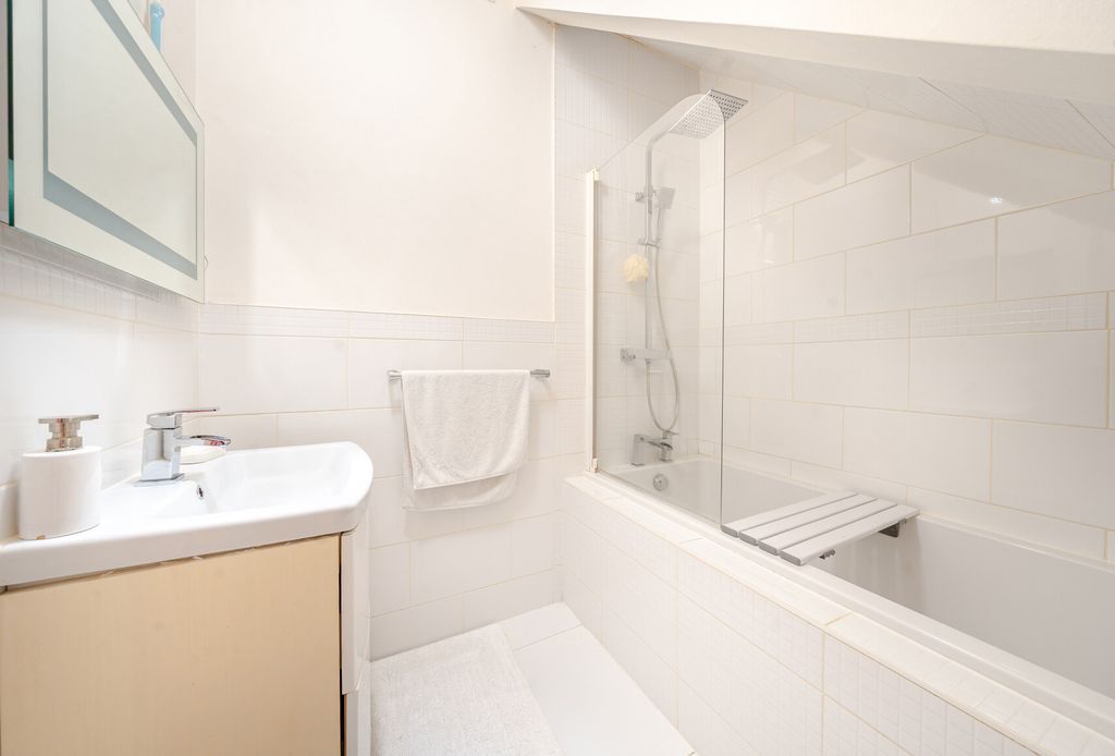 Property photo 3 of 9 1371403-12-68F756...