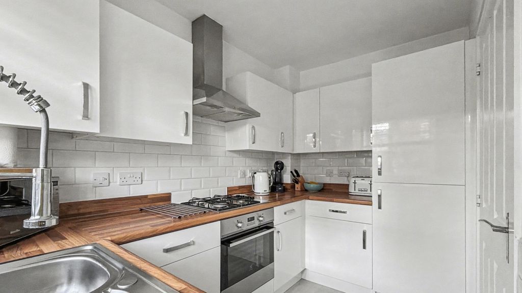 Property photo 3 of 15 4691843