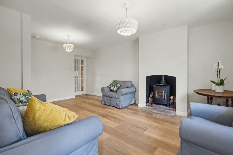 Property photo 2 of 9 327458