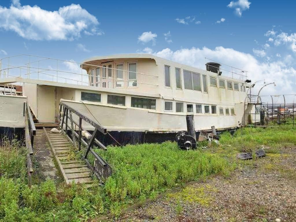 Property photo 1 of 11