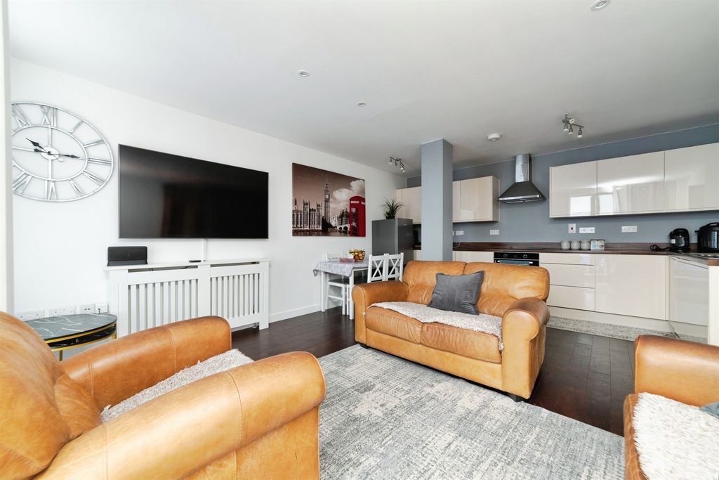 Property photo 2 of 9