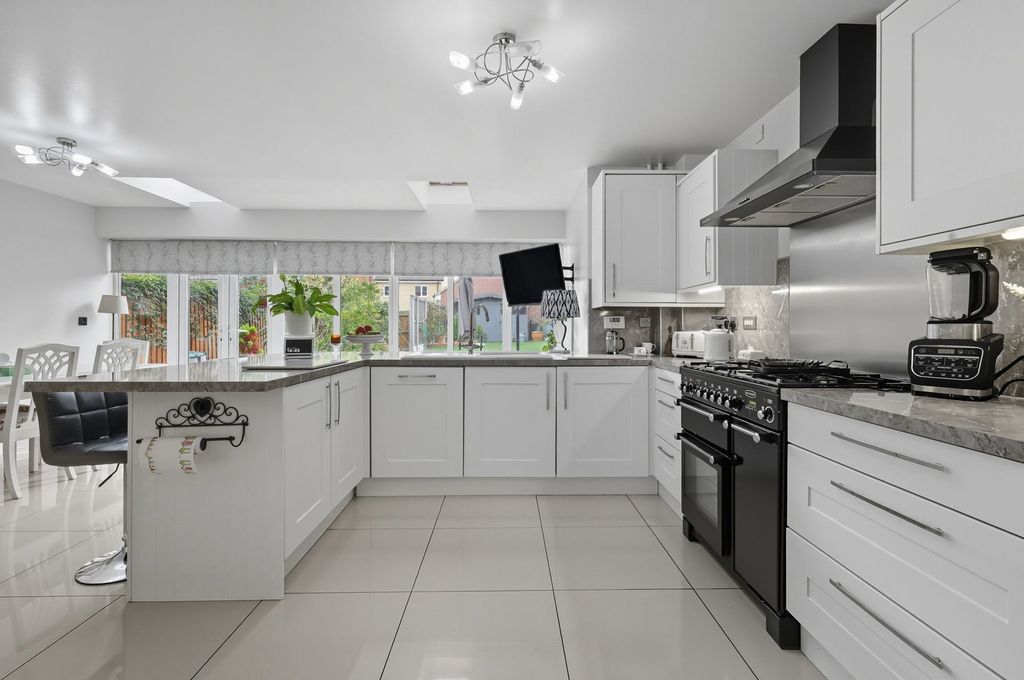 Property photo 3 of 33