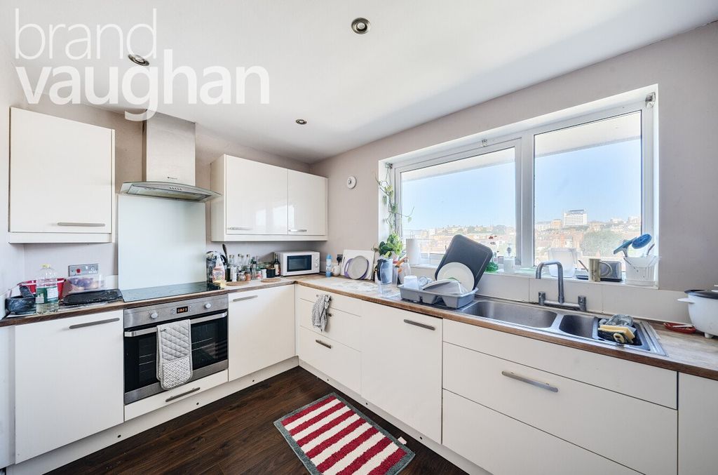Property photo 1 of 7 Kitchen