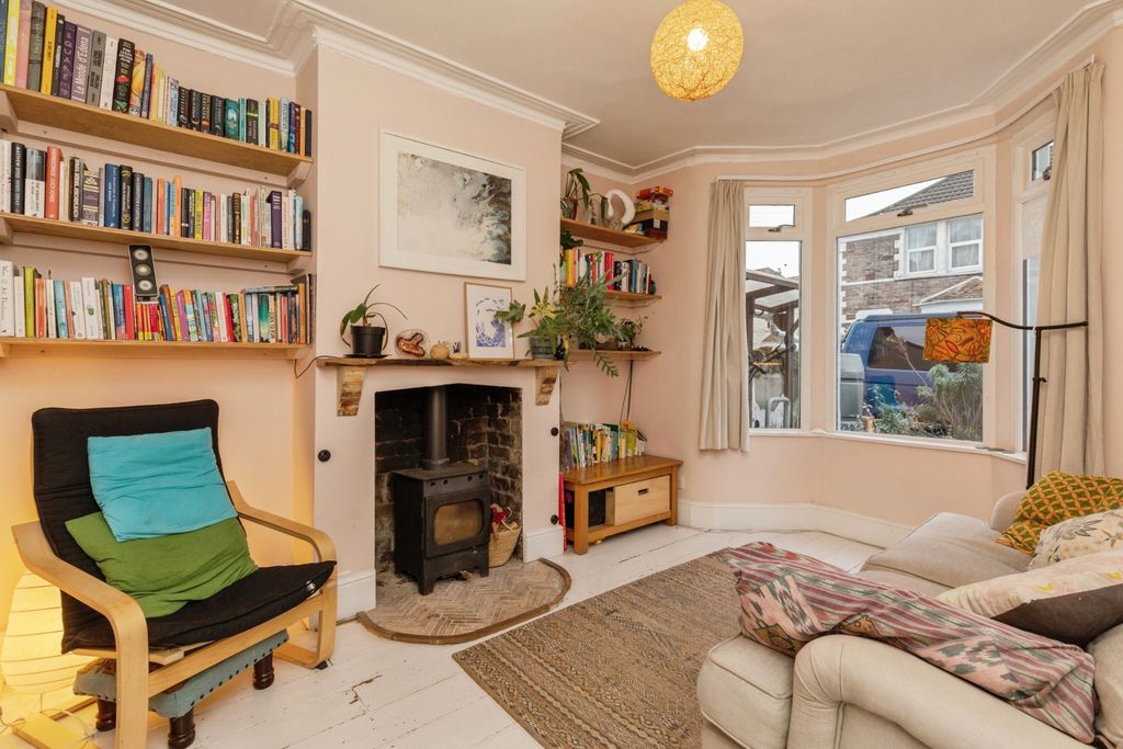 Property photo 2 of 20 Living Room