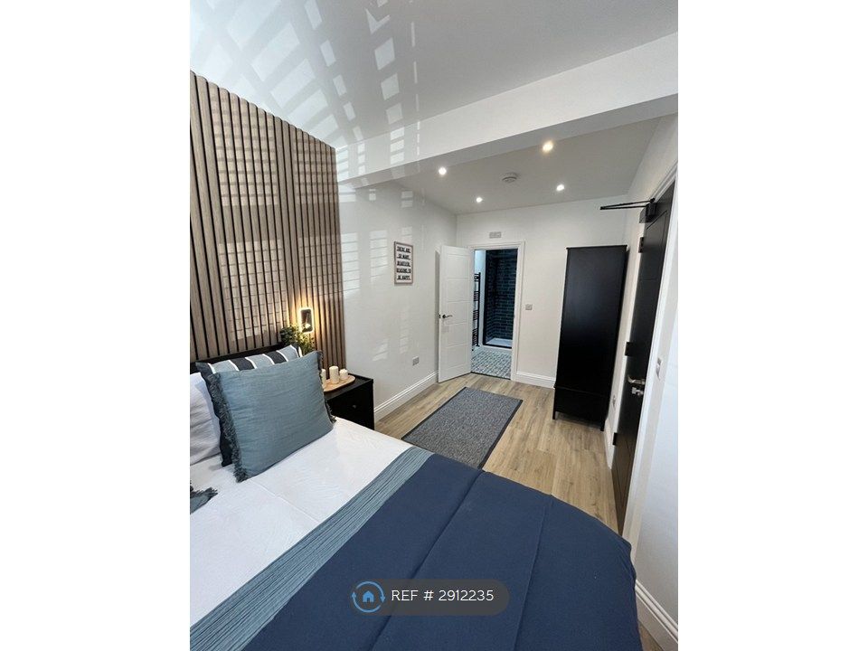 Property photo 3 of 26 Room 1