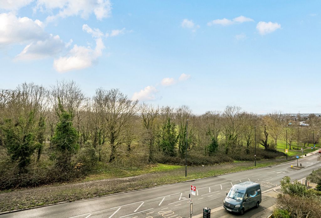 Property photo 2 of 10 1407925-8-698c991...