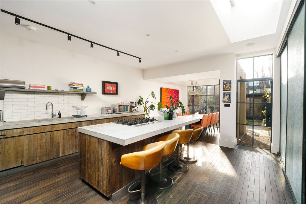 Property photo 2 of 21 Picture No. 02