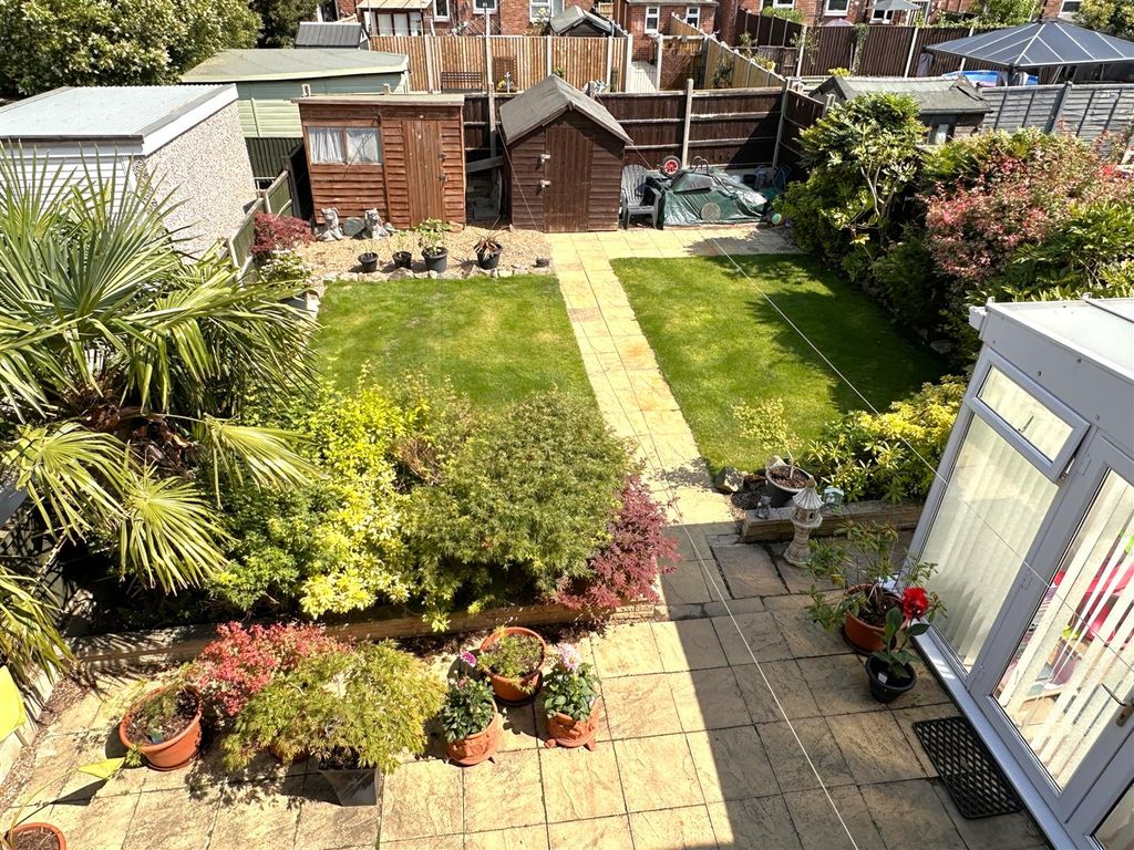 Property photo 3 of 18 Lovely Rear Garden 194