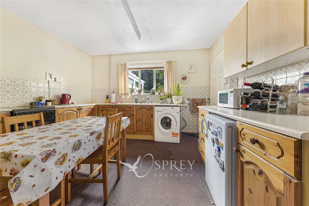 Property photo 3 of 19 Kitchen/Diner