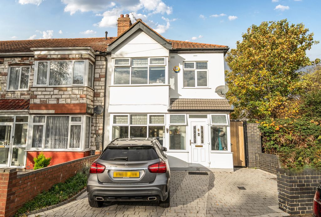 Property photo 2 of 13 1376244-20-690B2B...