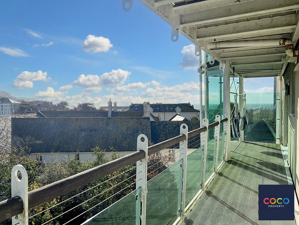 Property photo 2 of 11 Balcony