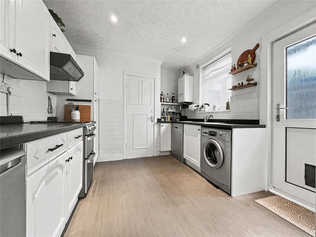 Property photo 2 of 12 Picture No. 11