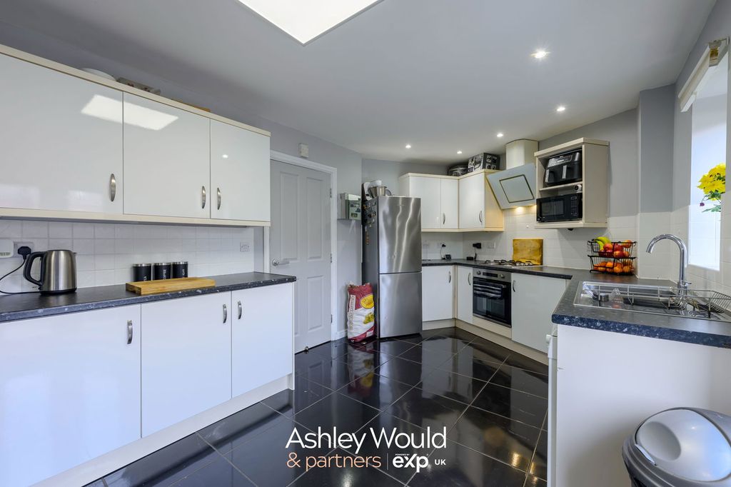 Property photo 2 of 18