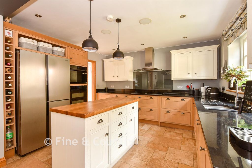 Property photo 3 of 20 Kitchen