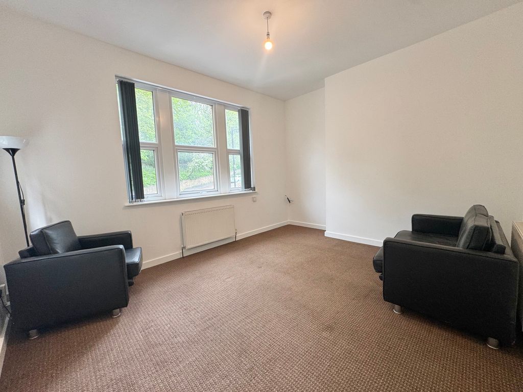 Property photo 1 of 5 Living Room