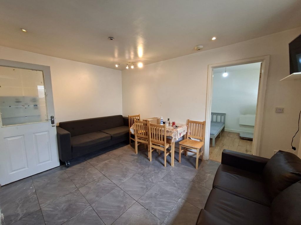 Property photo 2 of 7 Photo 1