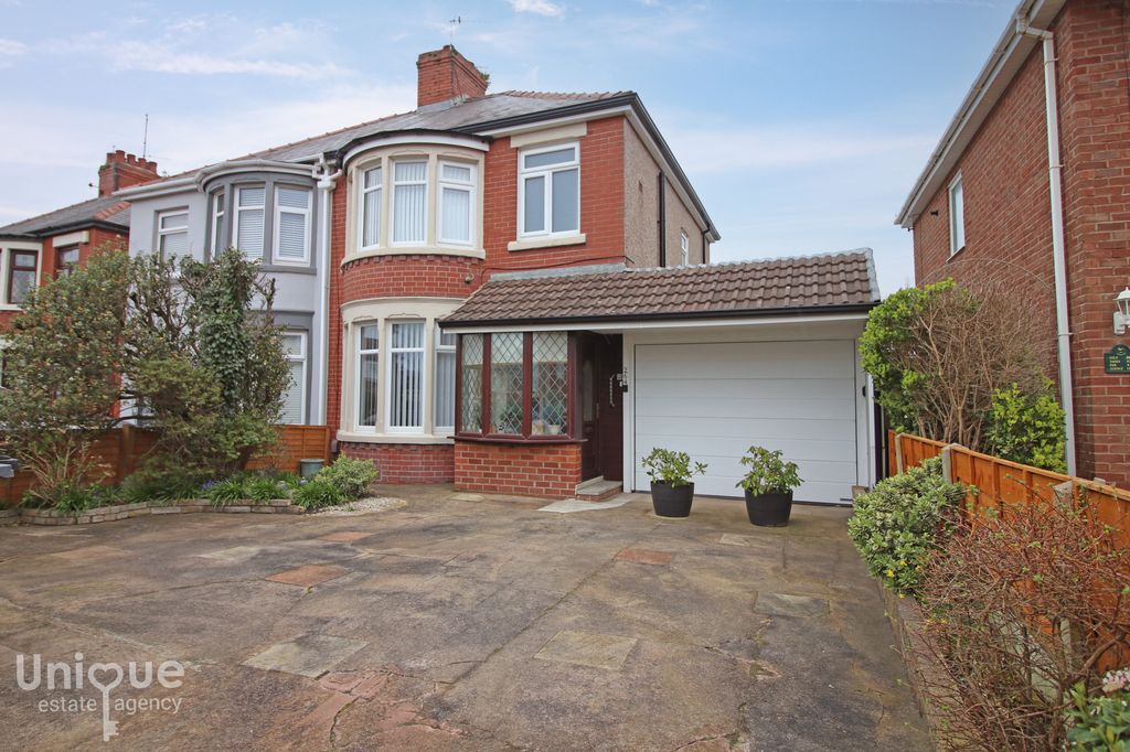 Property photo 1 of 28
