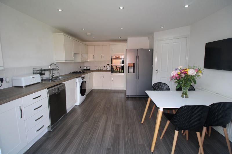 Property photo 3 of 21 Splendid Fitted Kitchen Diner