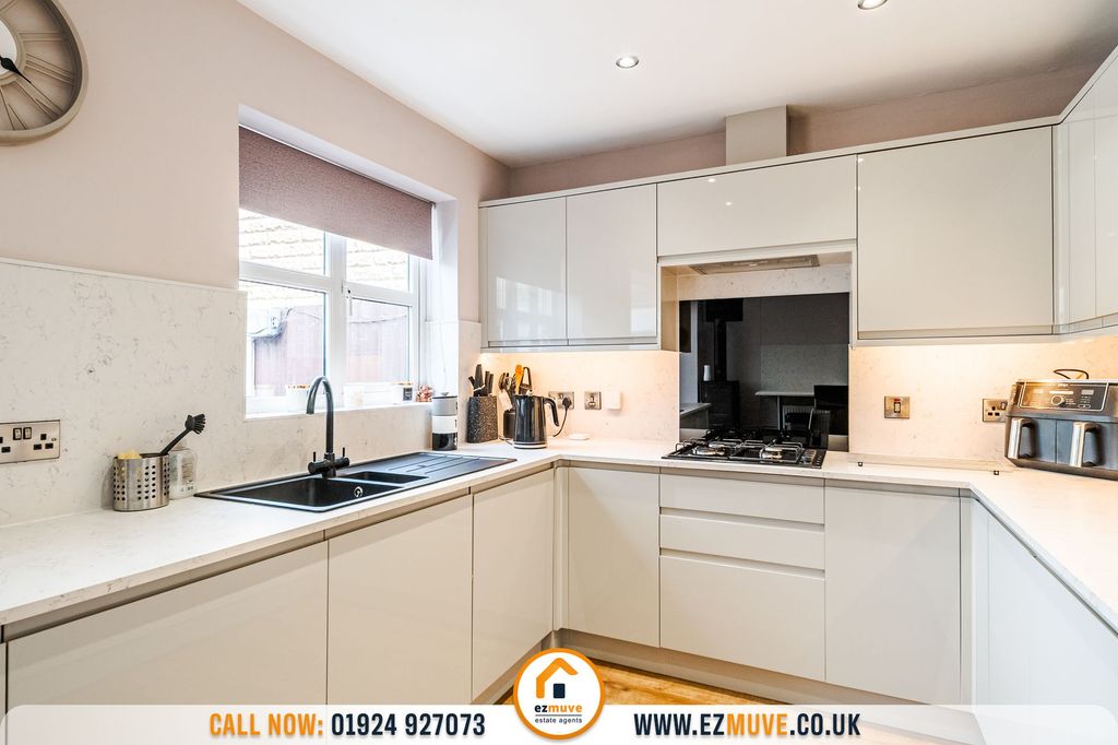 Property photo 3 of 41