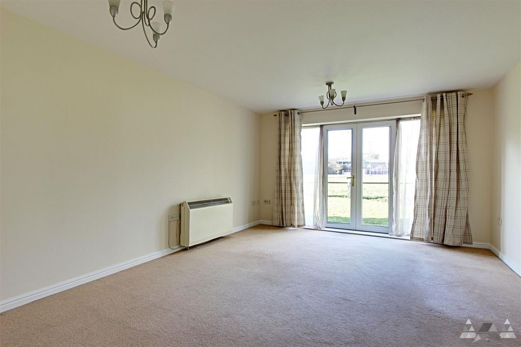 Property photo 3 of 9 Lounge Diner