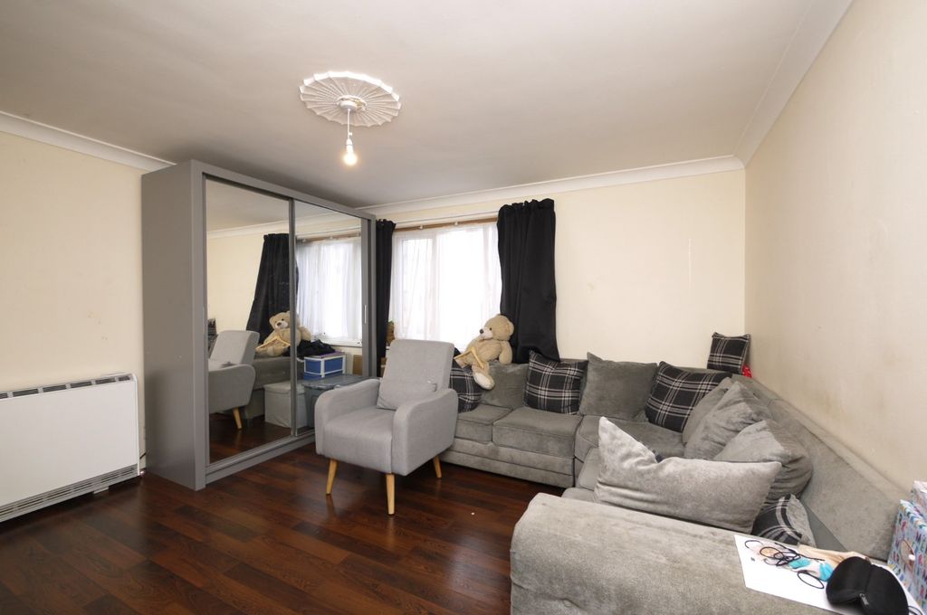 Property photo 2 of 6 3940754