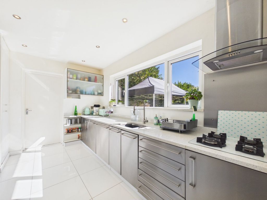 Property photo 2 of 31 Picture No. 15