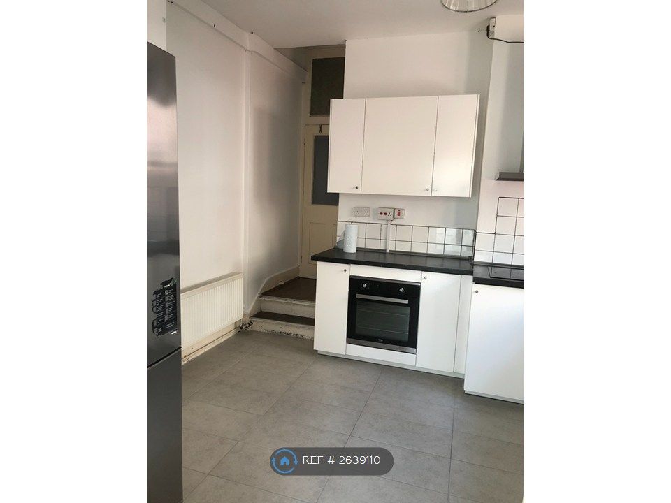 Property photo 3 of 16 Kitchen