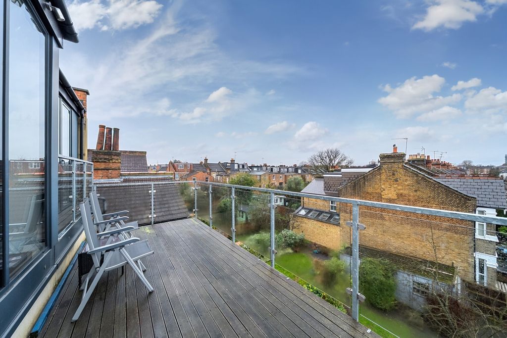 Property photo 2 of 18 1405735-2-6978c32...