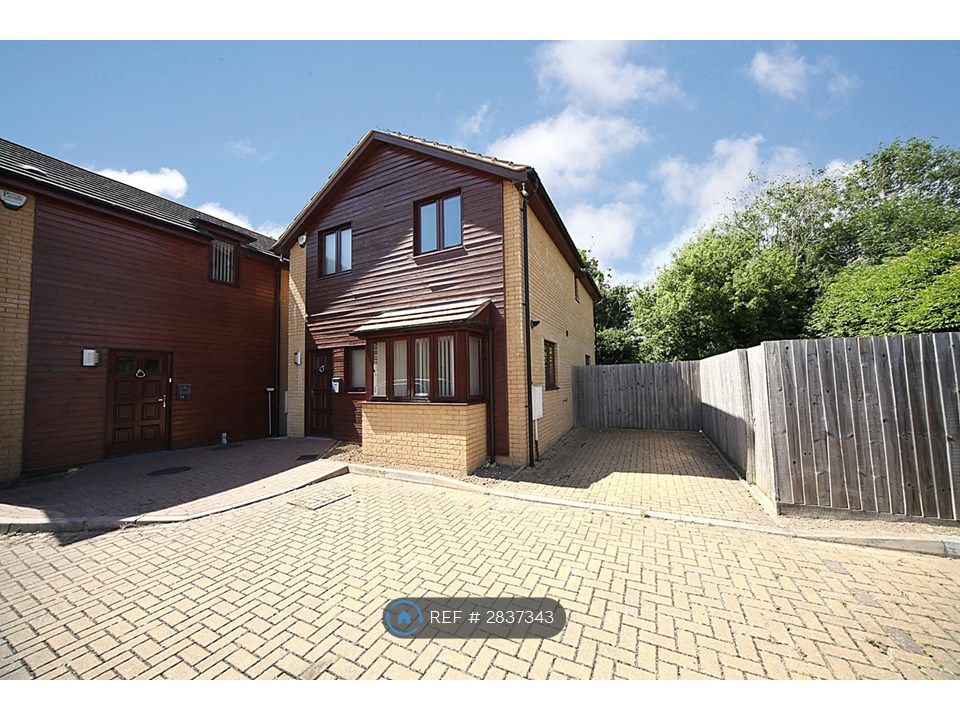 Property photo 2 of 17 Parking