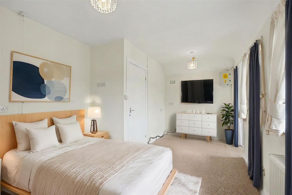 Property photo 3 of 11 Bedroom-One Vf.Jpeg