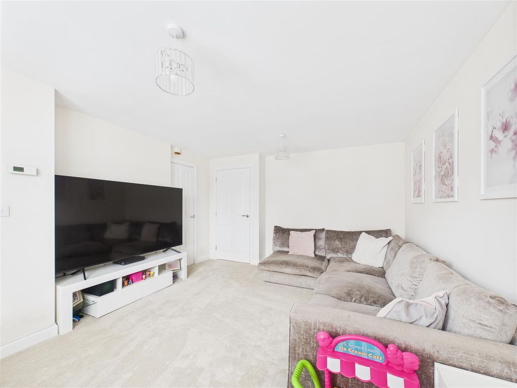 Property photo 3 of 13 Cam05451G0-Pr0030-Still008.Jpg