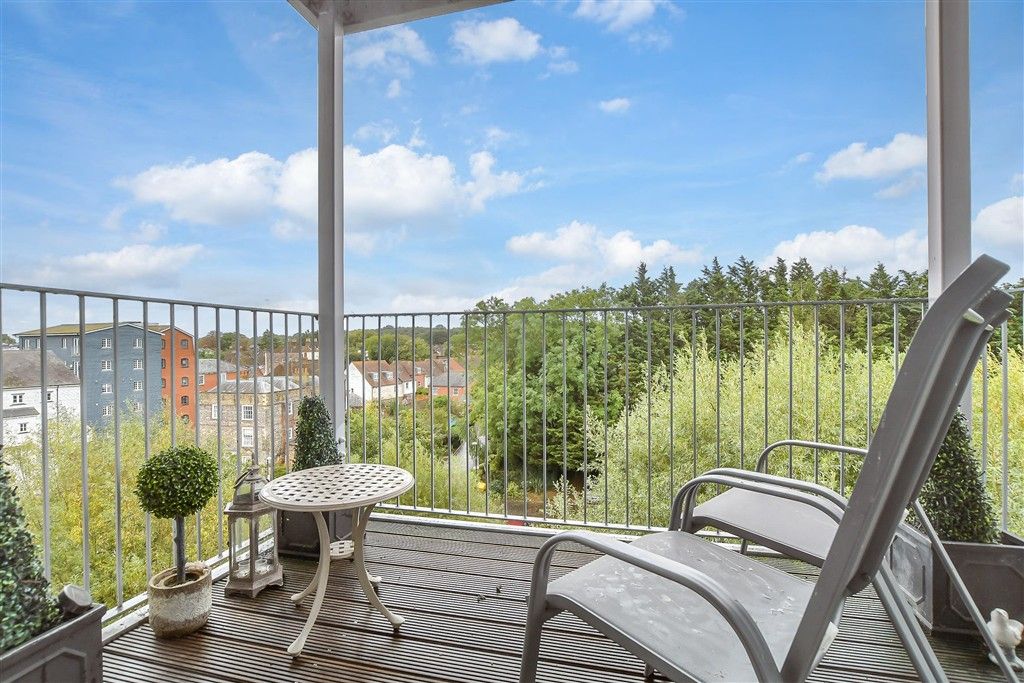 Property photo 2 of 11 Balcony / Terrace