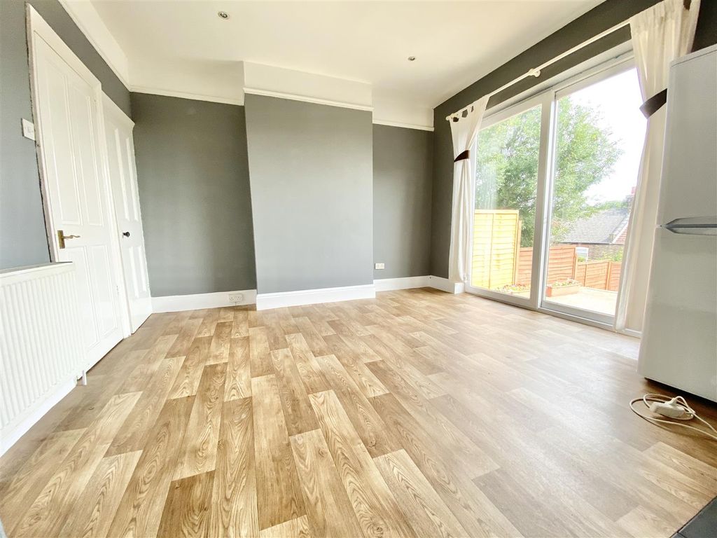 Property photo 3 of 6 Gallery